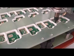 Robot de soudure de circuits imprimés (PCB) pour ordinateur de bureau